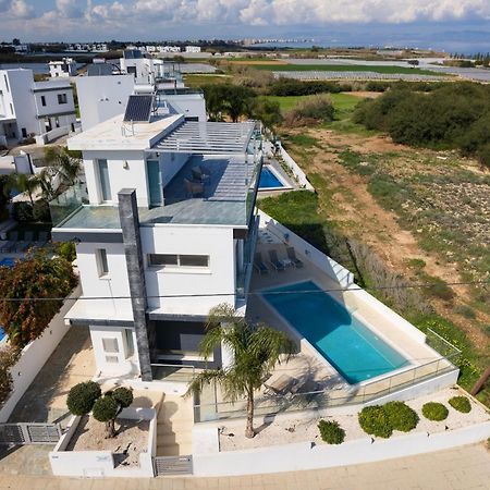 Seaside Luxury Villa Паралимни Екстериор снимка