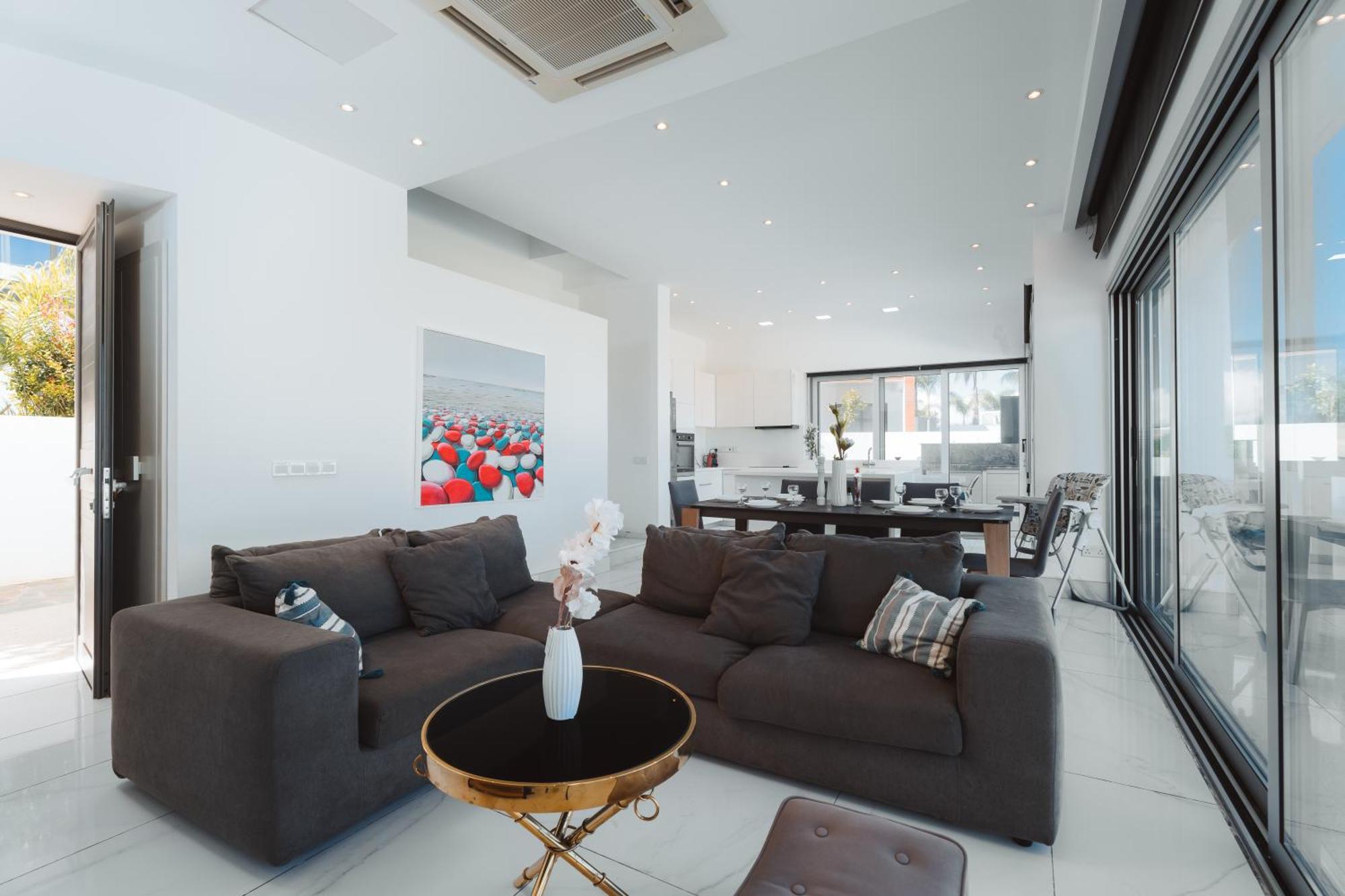 Seaside Luxury Villa Паралимни Екстериор снимка
