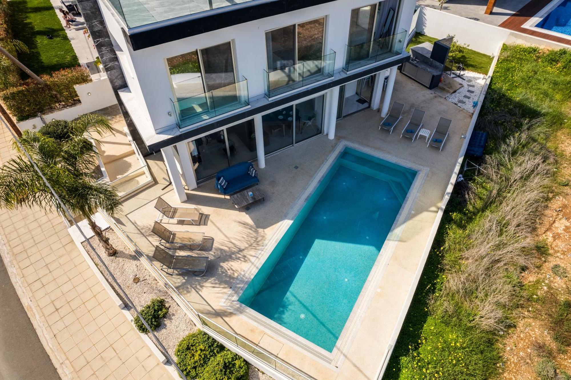 Seaside Luxury Villa Паралимни Екстериор снимка