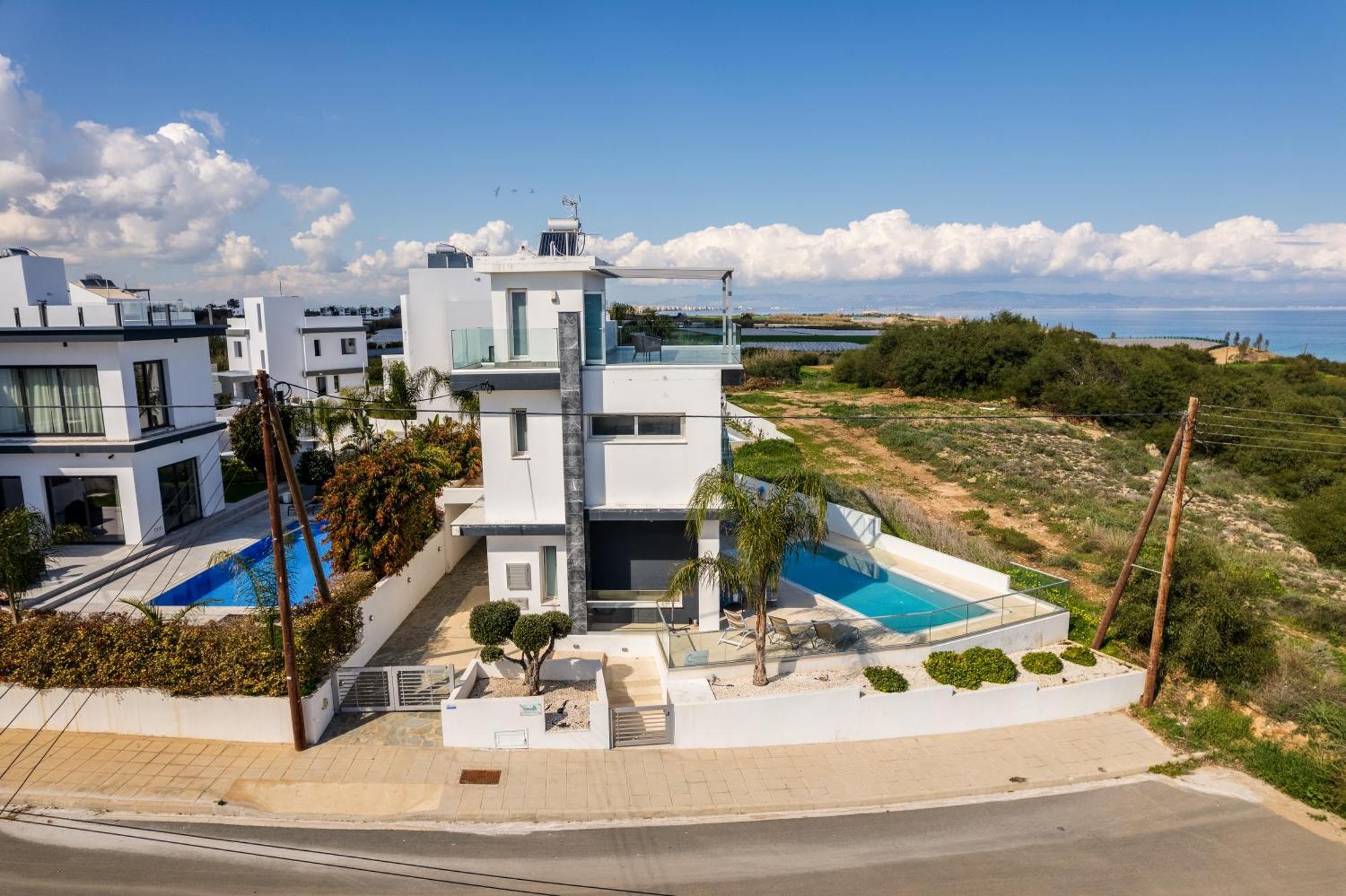 Seaside Luxury Villa Паралимни Екстериор снимка