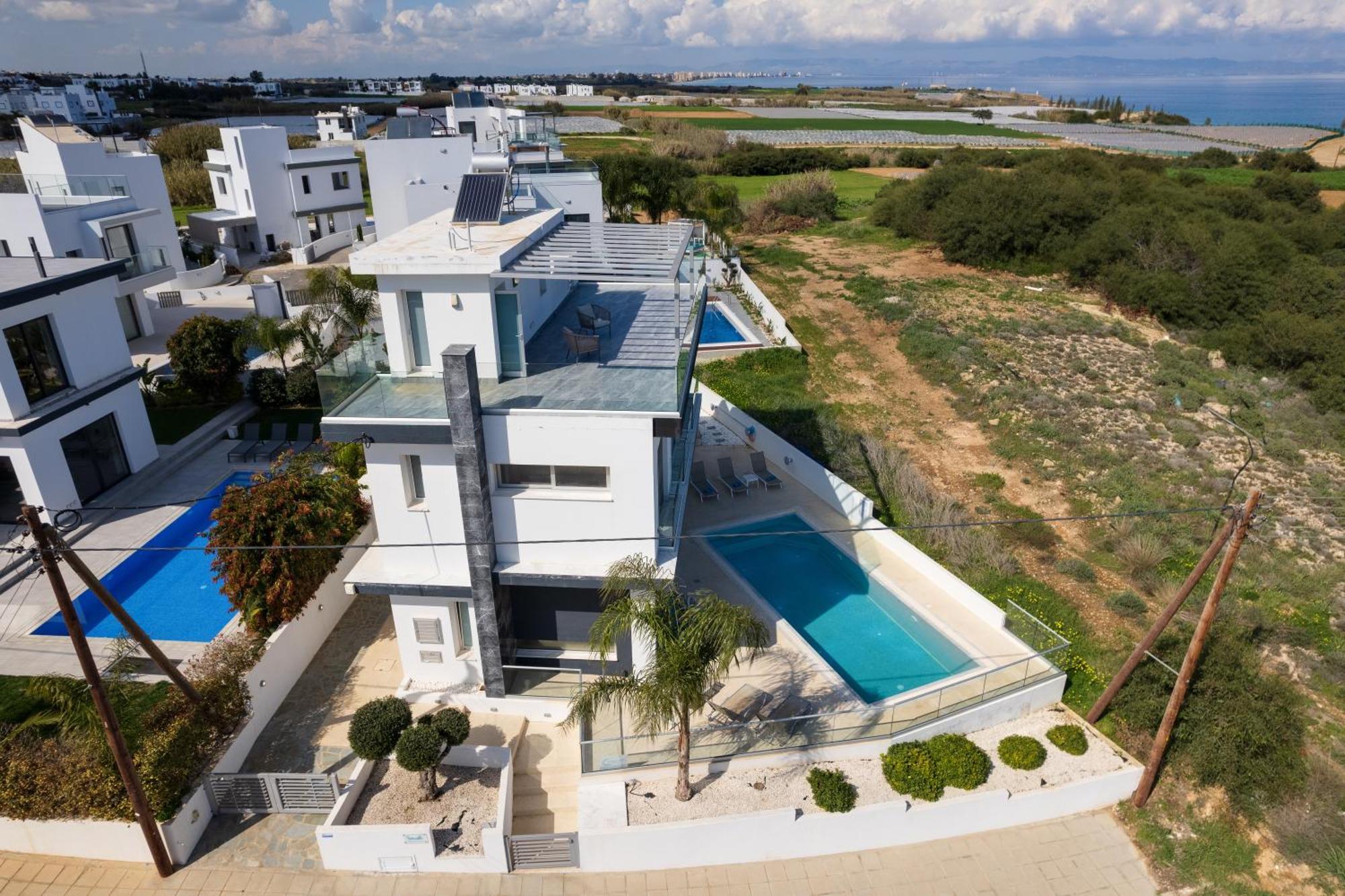 Seaside Luxury Villa Паралимни Екстериор снимка