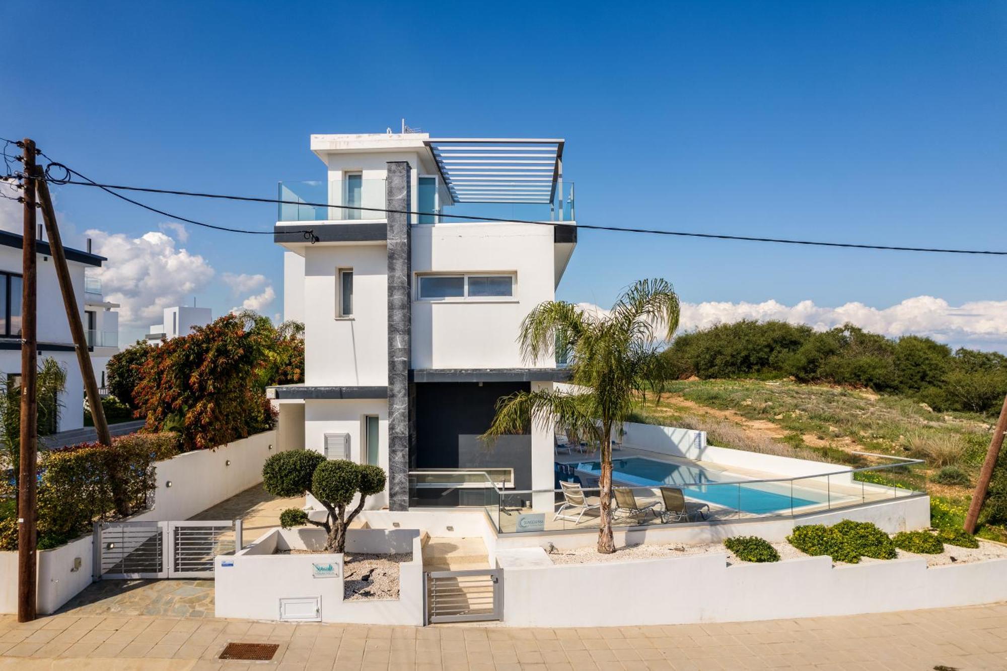 Seaside Luxury Villa Паралимни Екстериор снимка