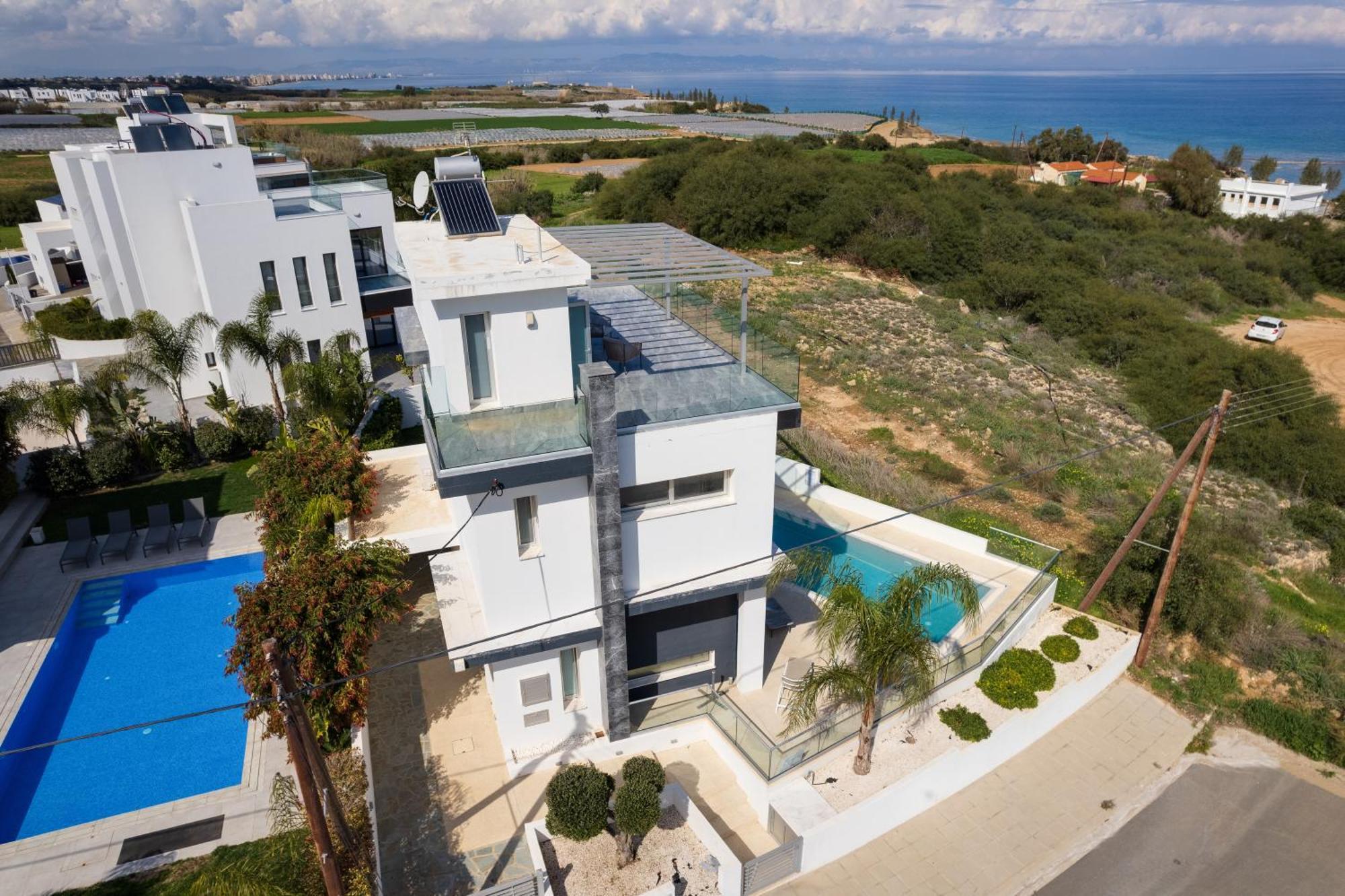 Seaside Luxury Villa Паралимни Екстериор снимка