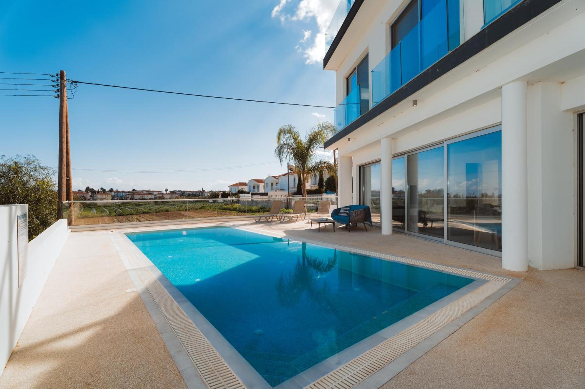 Seaside Luxury Villa Паралимни Екстериор снимка