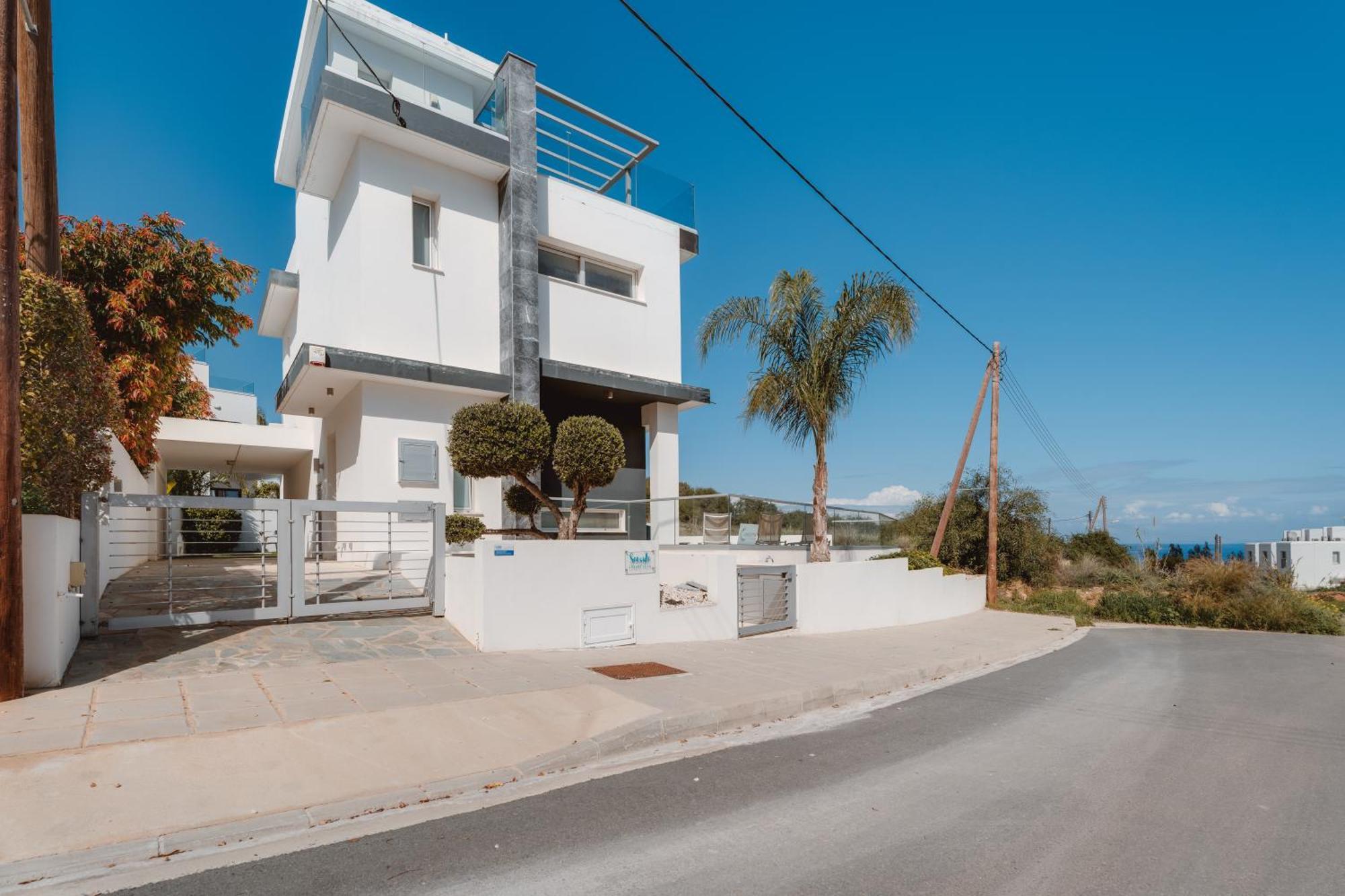 Seaside Luxury Villa Паралимни Екстериор снимка