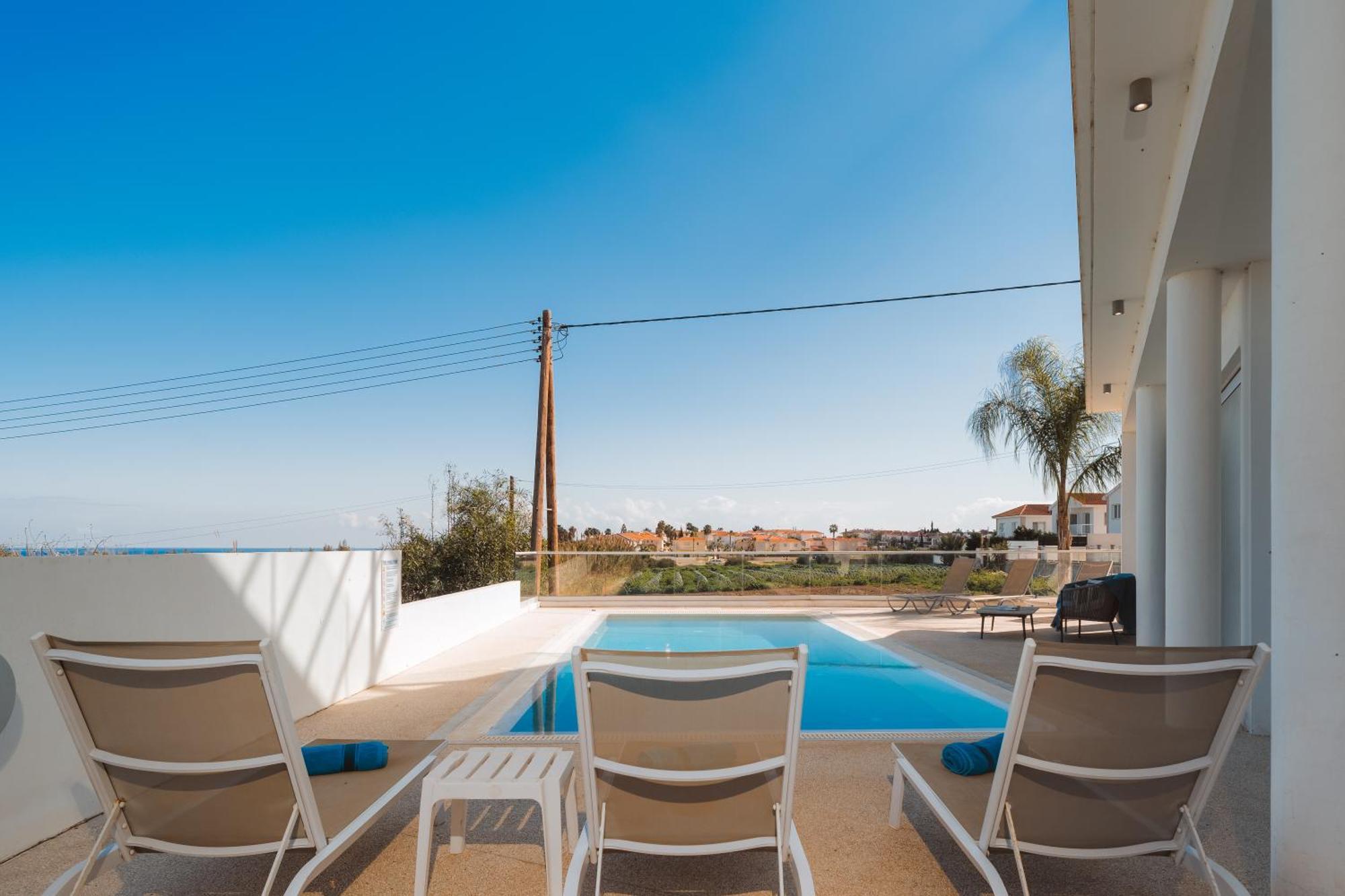 Seaside Luxury Villa Паралимни Екстериор снимка