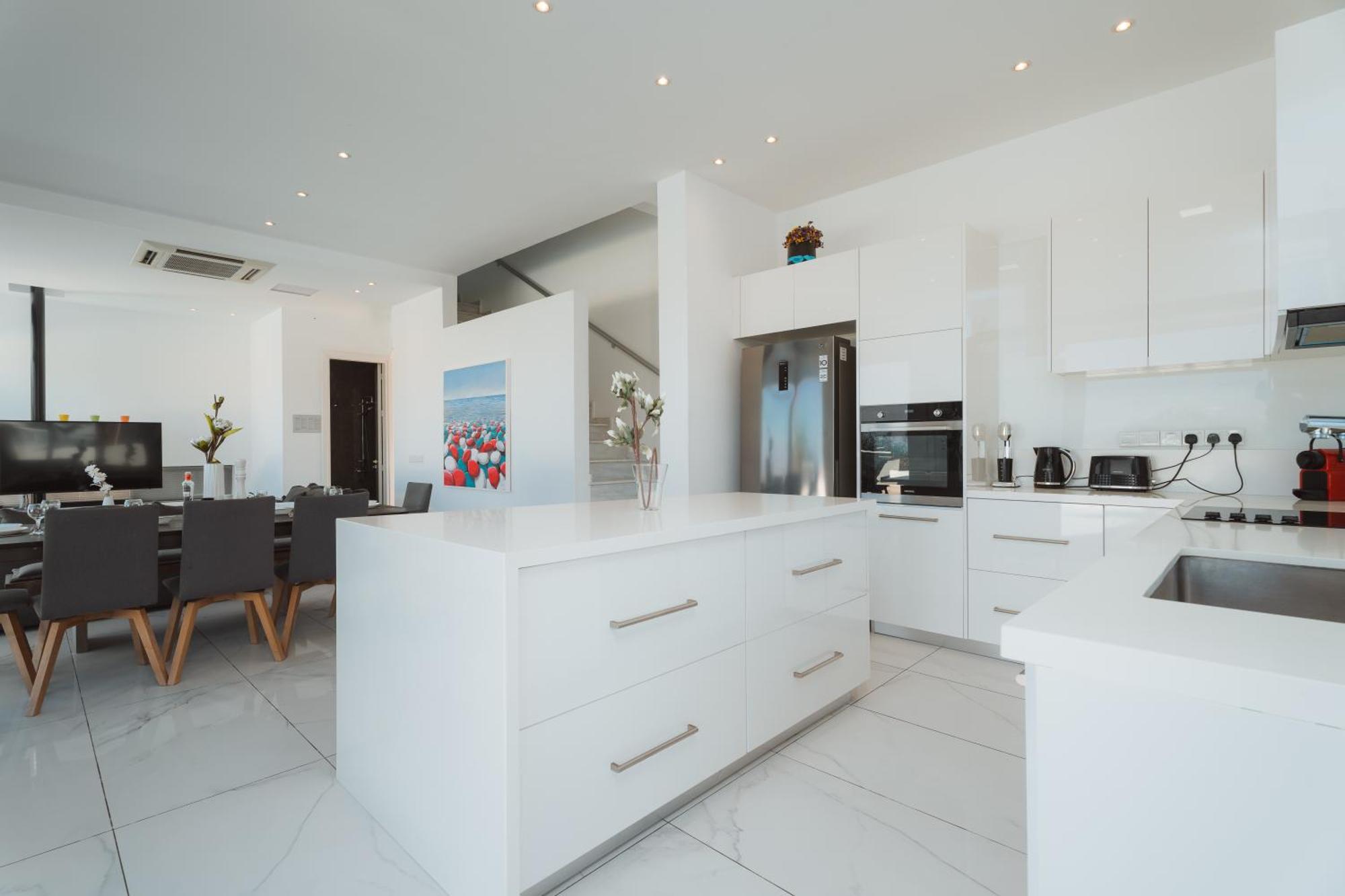 Seaside Luxury Villa Паралимни Екстериор снимка